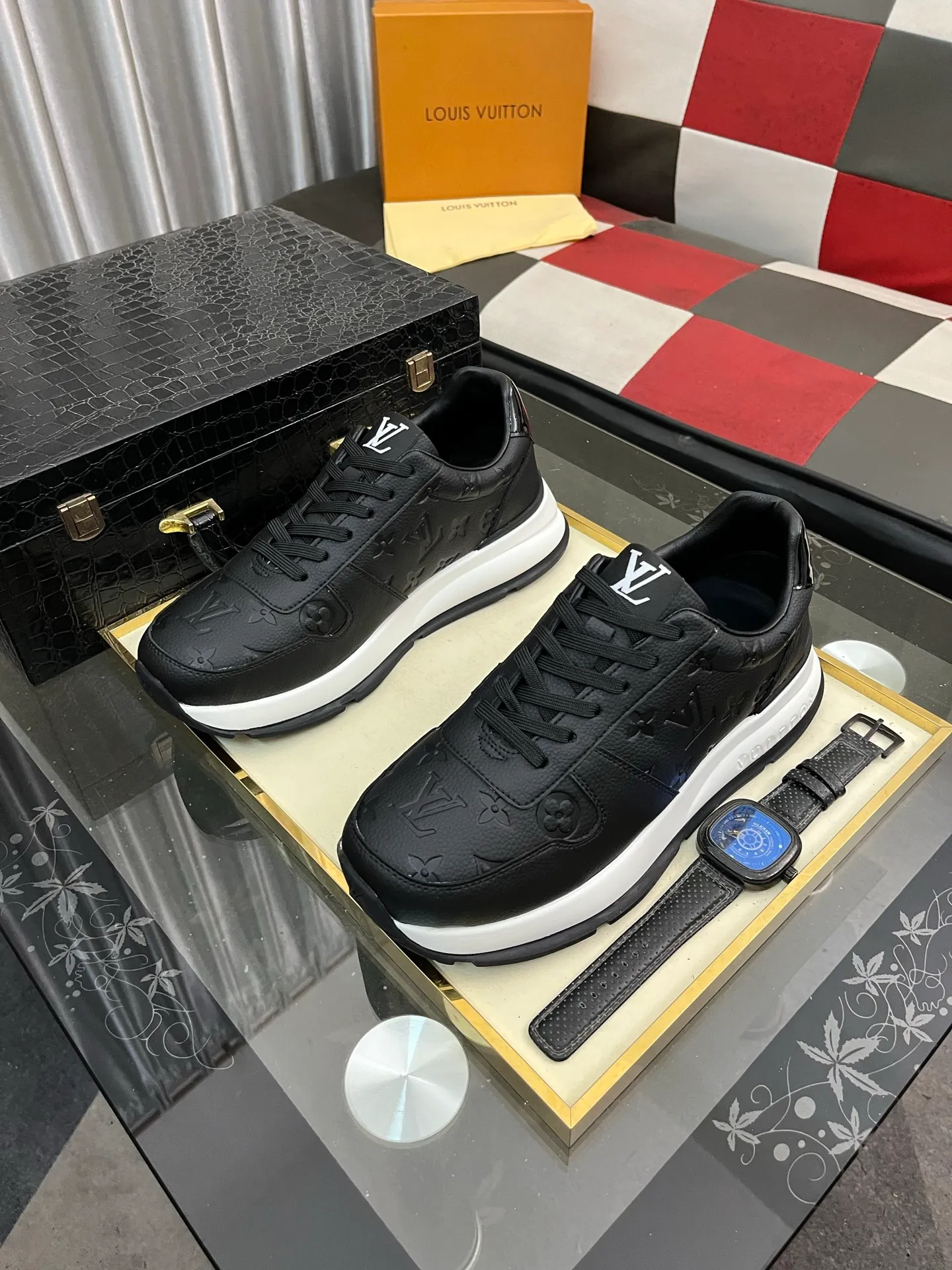 Men's men's shoes💰458⌚️⌚️ Loui* Vuitto* - Louis ** donkey's new color men's trainer sneakers, this LV Trainer sneaker is made of calfskin and breathable mesh, showing pure colors, the #54 logo on the back traces the brand's birth in 1854, the designer's handwritten brand logo embellishes one side, virgil Designed by abloh himself, it is a very commemorative sneaker. The new lv Louis Vuitton loui* vuitto* trainer sneaker low casual sports culture versatile basketball sneaker. Size: 38-443️⃣Colors available
